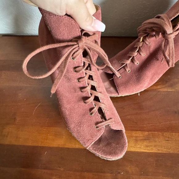 UGG Elyse Red Suede Leather Lace Up Peep Toe Ankle Boot Womens 9 Fall Harvest - Picture 3 of 6